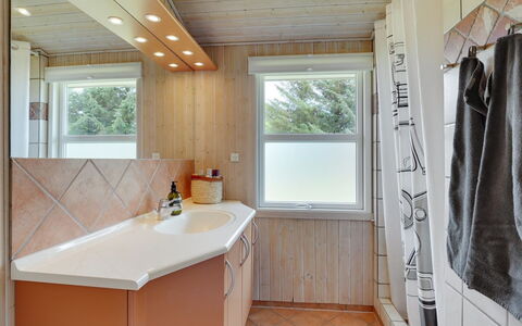 Akkar - 1.8Km from the Sea: Loodgieterswerkinrichting, Flooring, Interieur Ontwerp, Hout, Wastafel, Wastafel In De Badkamer, Verdieping, Badkamer, Kraan, Plafond