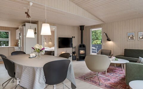 Akkar - 1.8Km from the Sea: Hout, Interieur Ontwerp, Flooring, Meubilair, Plafond, Verdieping, Lichte Inrichting, Huis, Woonkamer, Kamer