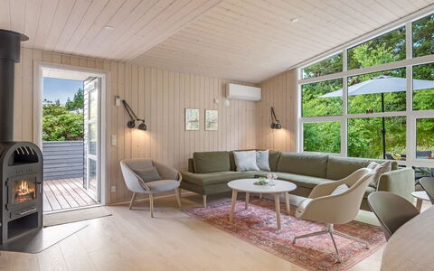 Akkar - 1.8Km from the Sea: Interieur Ontwerp, Flooring, Meubilair, Verdieping, Hout, Woonkamer, Bankstel, Plafond, Houten Vloer, Kamer