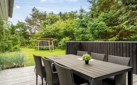 Atla - 2.5Km from the Sea: Meubilair, Hout, Buitenmeubels, Tafel, Struik, Buitentafel, Hardwood, Stoel, Tuin, Dek