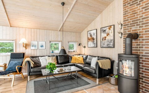 Ronna - 2.2Km from the Sea: Huis, Dak, Huis, Verblijf, Schuur, Garden Gebouwen, Siding, Werf, Blokhut, Hut