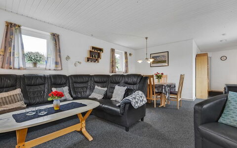 Pernilla - 2Km from the Sea: Meubilair, Stoel, Woonkamer, Hardwood, Kamerplant, Bankstel, Armleuning, Koffietafel