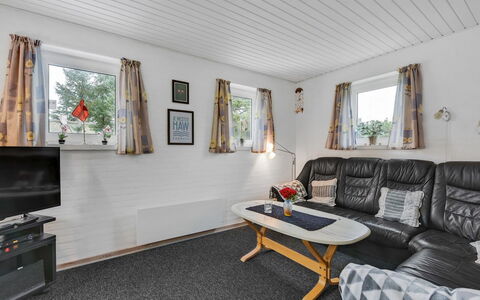 Pernilla - 2Km from the Sea: Hout, Huis, Huis, Meubilair, Verblijf, Plafond, Woonkamer, Stoel
