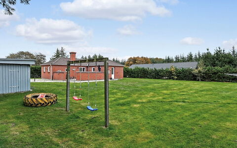 Pernilla - 2Km from the Sea: Gras, Land Lot, Wolk, Gazon, Tuin, Plain, Backyard, Werf, Weide
