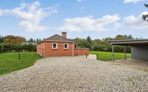 Pernilla - 2Km from the Sea: Struik, Dak, Verblijf, Landgoed, Oprit, Tuin, Boerderij, Gazon, Landscaping, Werf