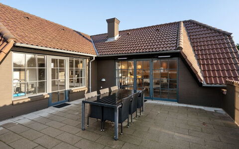Oskari - 1.3Km from the Sea: Hout, Dak, Architectuur, Huis, Huis, Verblijf, Siding, Hardwood, Helling, Landgoed