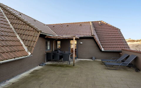 Oskari - 1.3Km from the Sea: Hout, Dak, Architectuur, Huis, Huis, Verblijf, Siding, Hardwood, Helling, Landgoed