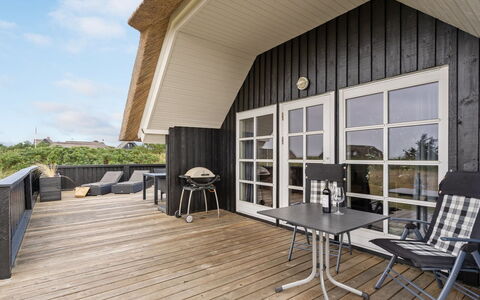 Kajin - 200M from the Sea: Hout, Dak, Architectuur, Huis, Huis, Verblijf, Siding, Hardwood, Helling, Landgoed