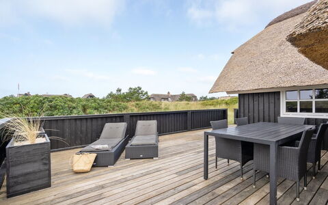 Kajin - 200M from the Sea: Hout, Dak, Architectuur, Huis, Huis, Verblijf, Siding, Hardwood, Helling, Landgoed