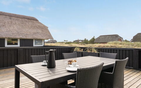 Kajin - 200M from the Sea: Hout, Dak, Architectuur, Huis, Huis, Verblijf, Siding, Hardwood, Helling, Landgoed