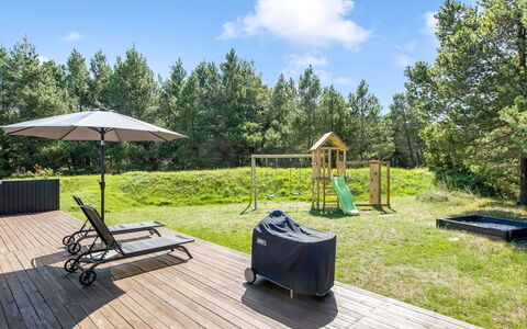 Joseline - 1.8Km from the Sea: Dak, Huis, Huis, Verblijf, Deur, Siding, Dek, Veranda, Plank, Hardwood