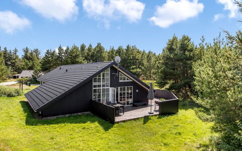 Joseline - 1.8Km from the Sea: Dak, Huis, Huis, Verblijf, Deur, Siding, Dek, Veranda, Plank, Hardwood