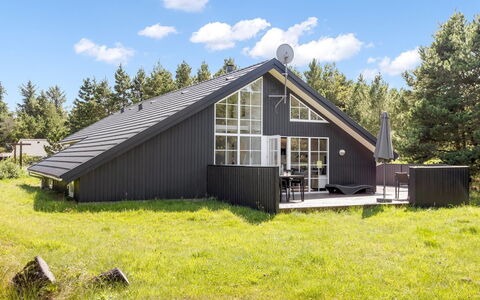 Joseline - 1.8Km from the Sea: Dak, Huis, Huis, Verblijf, Deur, Siding, Dek, Veranda, Plank, Hardwood