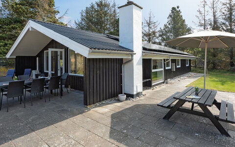 Darina - 1.5Km from the Sea: Hout, Dak, Huis, Huis, Architectuur, Siding, Land Lot, Verblijf, Schuur, Garden Gebouwen