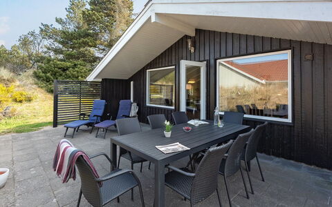 Darina - 1.5Km from the Sea: Hout, Dak, Huis, Huis, Architectuur, Siding, Land Lot, Verblijf, Schuur, Garden Gebouwen