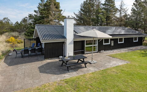 Darina - 1.5Km from the Sea: Hout, Dak, Huis, Huis, Architectuur, Siding, Land Lot, Verblijf, Schuur, Garden Gebouwen