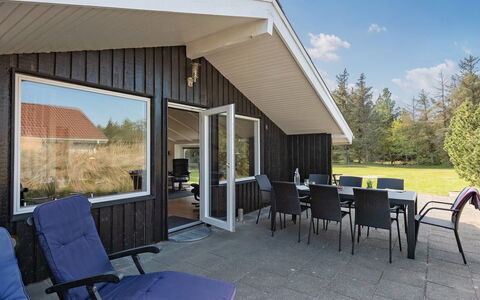 Darina - 1.5Km from the Sea: Hout, Dak, Huis, Huis, Architectuur, Siding, Land Lot, Verblijf, Schuur, Garden Gebouwen