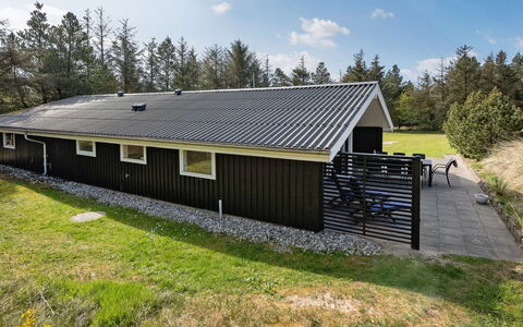Darina - 1.5Km from the Sea: Hout, Dak, Huis, Huis, Architectuur, Siding, Land Lot, Verblijf, Schuur, Garden Gebouwen