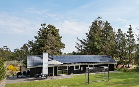 Darina - 1.5Km from the Sea: Hout, Dak, Huis, Huis, Architectuur, Siding, Land Lot, Verblijf, Schuur, Garden Gebouwen