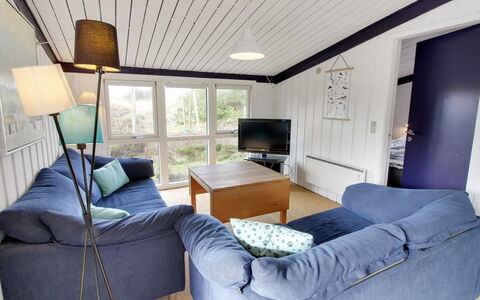 Scarlett - 300M from the Sea: Meubilair, Interieur Ontwerp, Flooring, Verdieping, Hout, Plafond, Bankstel, Kamer, Woonkamer, Tafel