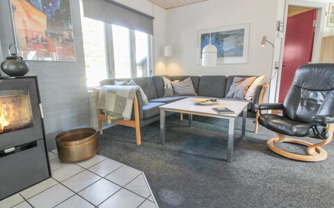 Augustine - 1.6Km from the Sea: Meubilair, Hout, Flooring, Verdieping, Interieur Ontwerp, Woonkamer, Bankstel, Kamer, Huis, Stoel