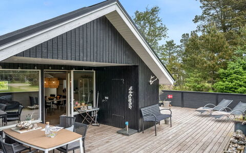 Meinolf - 2Km from the Sea: Hout, Dak, Architectuur, Huis, Huis, Verblijf, Siding, Hardwood, Helling, Landgoed