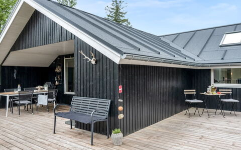 Meinolf - 2Km from the Sea: Hout, Dak, Architectuur, Huis, Huis, Verblijf, Siding, Hardwood, Helling, Landgoed