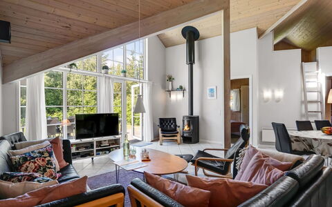 Femmy - 600M from the Sea: Interieur Ontwerp, Hout, Plafond, Meubilair, Bankstel, Woonkamer, Flooring, Huis, Verdieping, Kamer