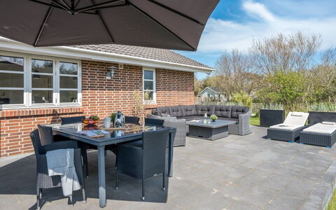 Svenn - 400M from the Sea: Meubilair, Buitenmeubels, Stoel, Tafel, Buitentafel, Keuken En Eettafel, Patio, Dek, Tuin, Kamerplant