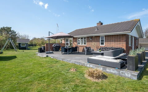 Svenn - 400M from the Sea: Lucht, Gras, Huis, Dak, Huis, Woongebied, Verblijf, Land Lot, Landgoed, Groundcover