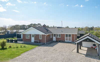 Svenn - 400M from the Sea