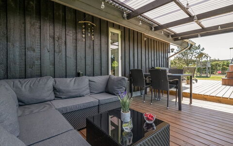 Selima - 300M from the Sea: Hout, Dak, Architectuur, Huis, Huis, Verblijf, Siding, Hardwood, Helling, Landgoed