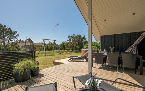 Selima - 300M from the Sea: Hout, Dak, Architectuur, Huis, Huis, Verblijf, Siding, Hardwood, Helling, Landgoed