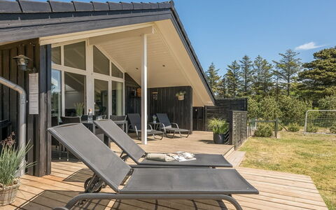 Selima - 300M from the Sea: Hout, Dak, Architectuur, Huis, Huis, Verblijf, Siding, Hardwood, Helling, Landgoed