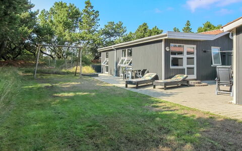 Rokil - 400M from the Sea: Hout, Dak, Architectuur, Huis, Huis, Verblijf, Siding, Hardwood, Helling, Landgoed