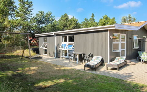 Rokil - 400M from the Sea: Hout, Dak, Architectuur, Huis, Huis, Verblijf, Siding, Hardwood, Helling, Landgoed