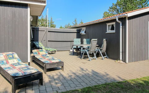 Rokil - 400M from the Sea: Hout, Dak, Architectuur, Huis, Huis, Verblijf, Siding, Hardwood, Helling, Landgoed