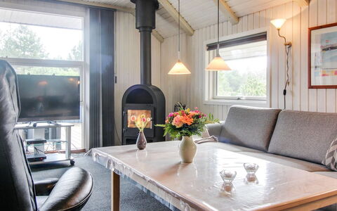 Emmi - 2.5Km from the Sea: Dak, Huis, Huis, Verblijf, Deur, Siding, Dek, Veranda, Plank, Hardwood