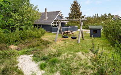 Emmi - 2.5Km from the Sea