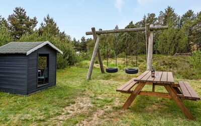 Emmi - 2.5Km from the Sea