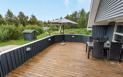 Emmi - 2.5Km from the Sea