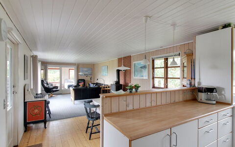Kastehelmi - 400M from the Sea: Meubilair, Flooring, Interieur Ontwerp, Keuken, Hout, Verdieping, Plafond, Countertop, Cabinetry, Toestel Van De Keuken