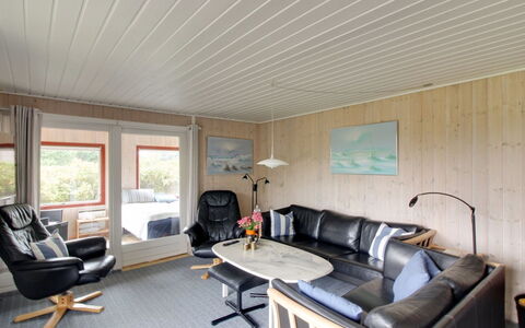 Kastehelmi - 400M from the Sea: Hout, Plafond, Interieur Ontwerp, Flooring, Meubilair, Verdieping, Woonkamer, Bankstel, Kamer
