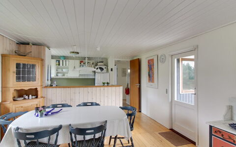 Kastehelmi - 400M from the Sea: Flooring, Interieur Ontwerp, Hout, Plafond, Meubilair, Verdieping, Keuken, Lichte Inrichting, Countertop, Kamer