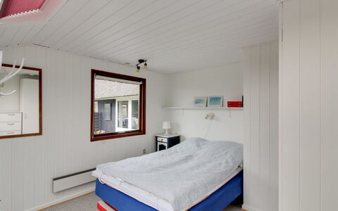 Kastehelmi - 400M from the Sea: Hout, Plafond, Slaapkamer, Interieur Ontwerp, Verdieping, Flooring, Bed, Meubilair, Kamer, Huis