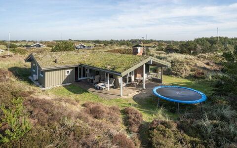 Neja - 400M from the Sea: Hout, Dak, Architectuur, Huis, Huis, Verblijf, Siding, Hardwood, Helling, Landgoed