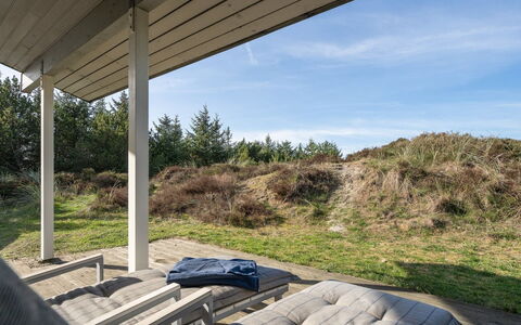 Neja - 400M from the Sea: Hout, Dak, Architectuur, Huis, Huis, Verblijf, Siding, Hardwood, Helling, Landgoed