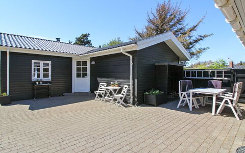 Hillmari - 200M from the Sea: Dak, Huis, Huis, Verblijf, Deur, Siding, Dek, Veranda, Plank, Hardwood