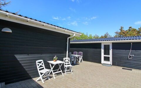 Hillmari - 200M from the Sea: Dak, Huis, Huis, Verblijf, Deur, Siding, Dek, Veranda, Plank, Hardwood