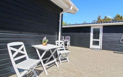 Hillmari - 200M from the Sea: Dak, Huis, Huis, Verblijf, Deur, Siding, Dek, Veranda, Plank, Hardwood